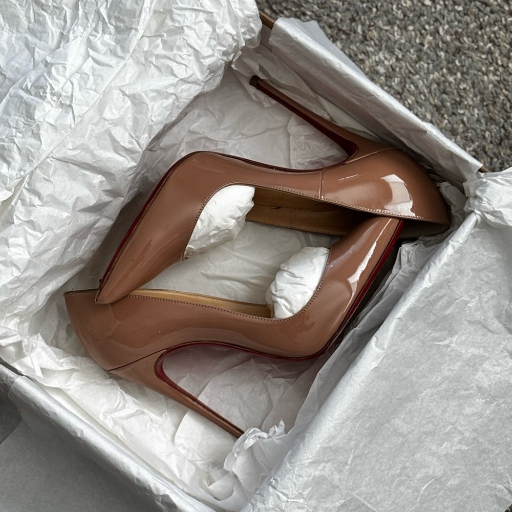 Christian Louboutin So Kate in Nude